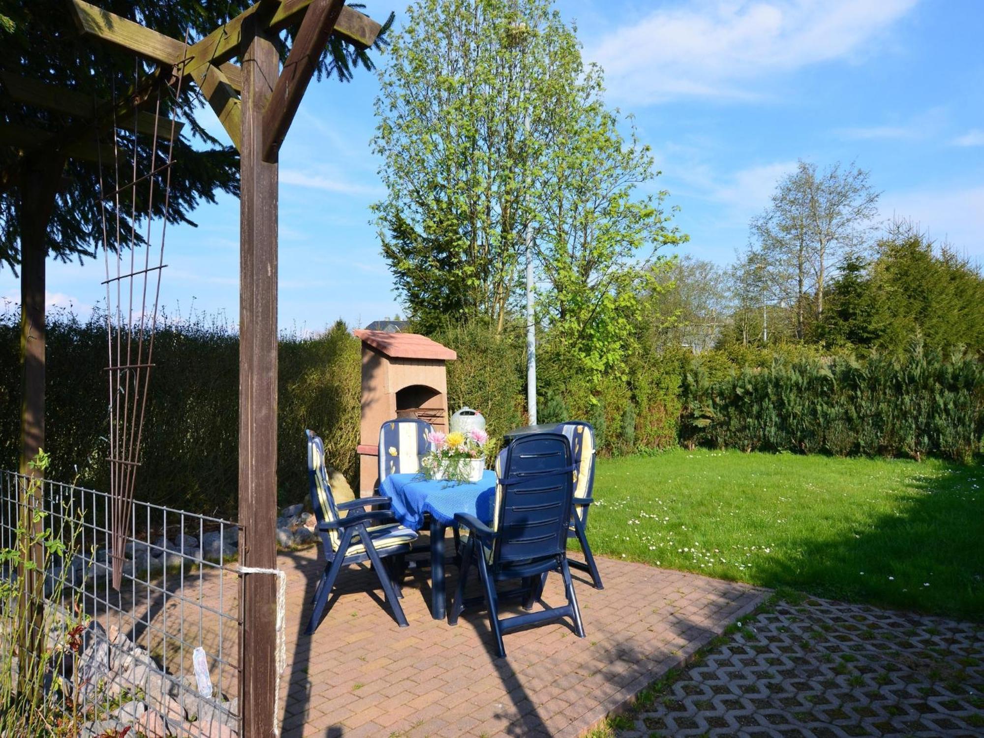 Holiday Home With Garden Neustadt am Rennsteig Exterior foto